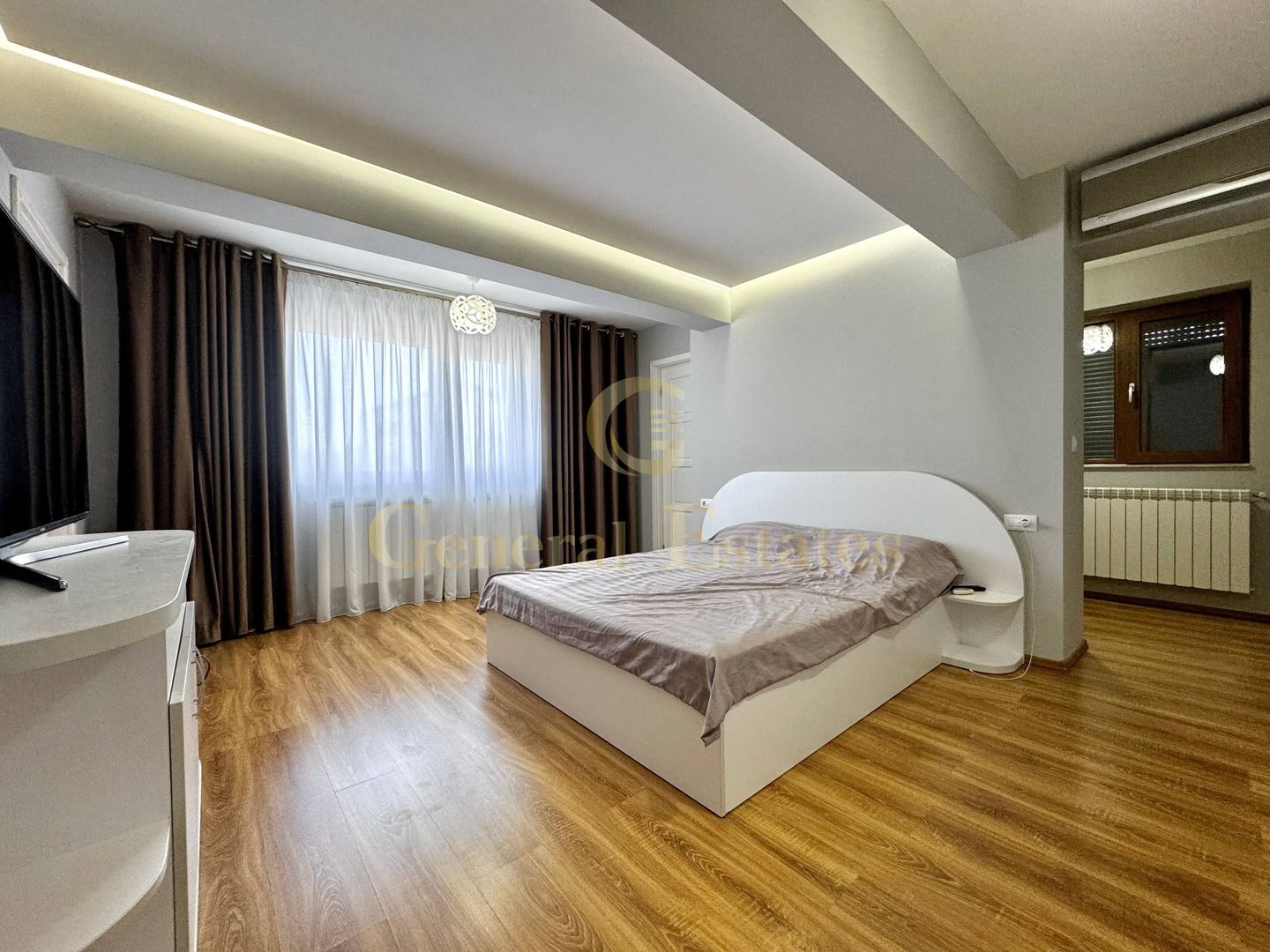 Vânzare apartament cu 3 camere - 130 m.p - în Zona CUG, Iași. - Poză 12