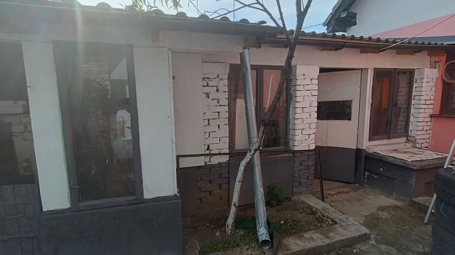Casă de vanzare cu 4 camere 107 mpu pivnita anexe curte gradina Sebes - Poză 13