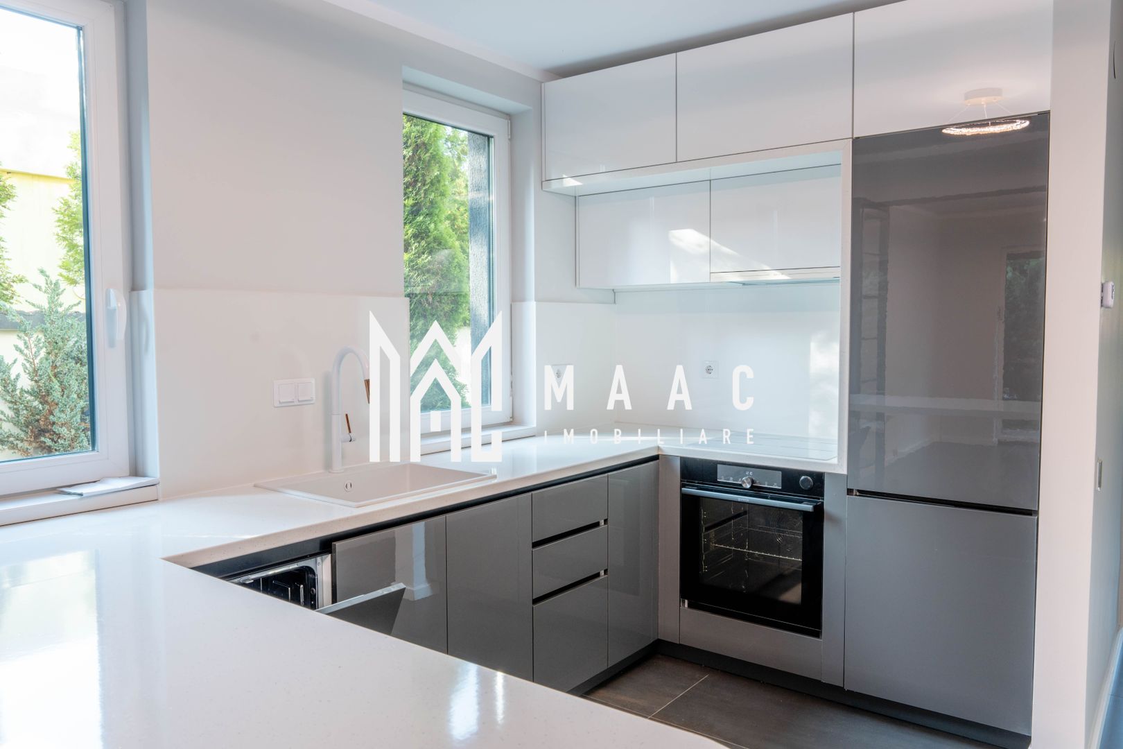 Vila de lux I 6 camere I Terasa I Parcul Sub Arini - Poză 3