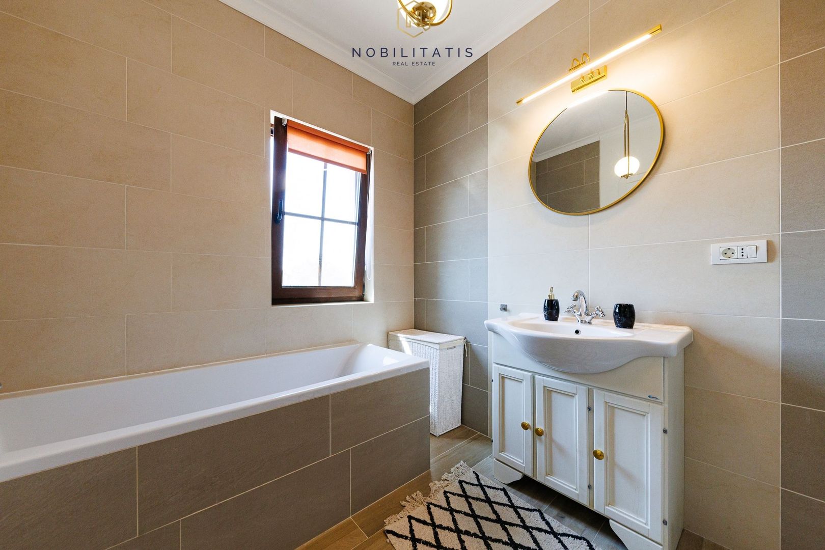 Oferta Vanduta -Casa Segmentul Lux, Garaj | 4 dormitoare | Langa Padure&Lac - Poză 23