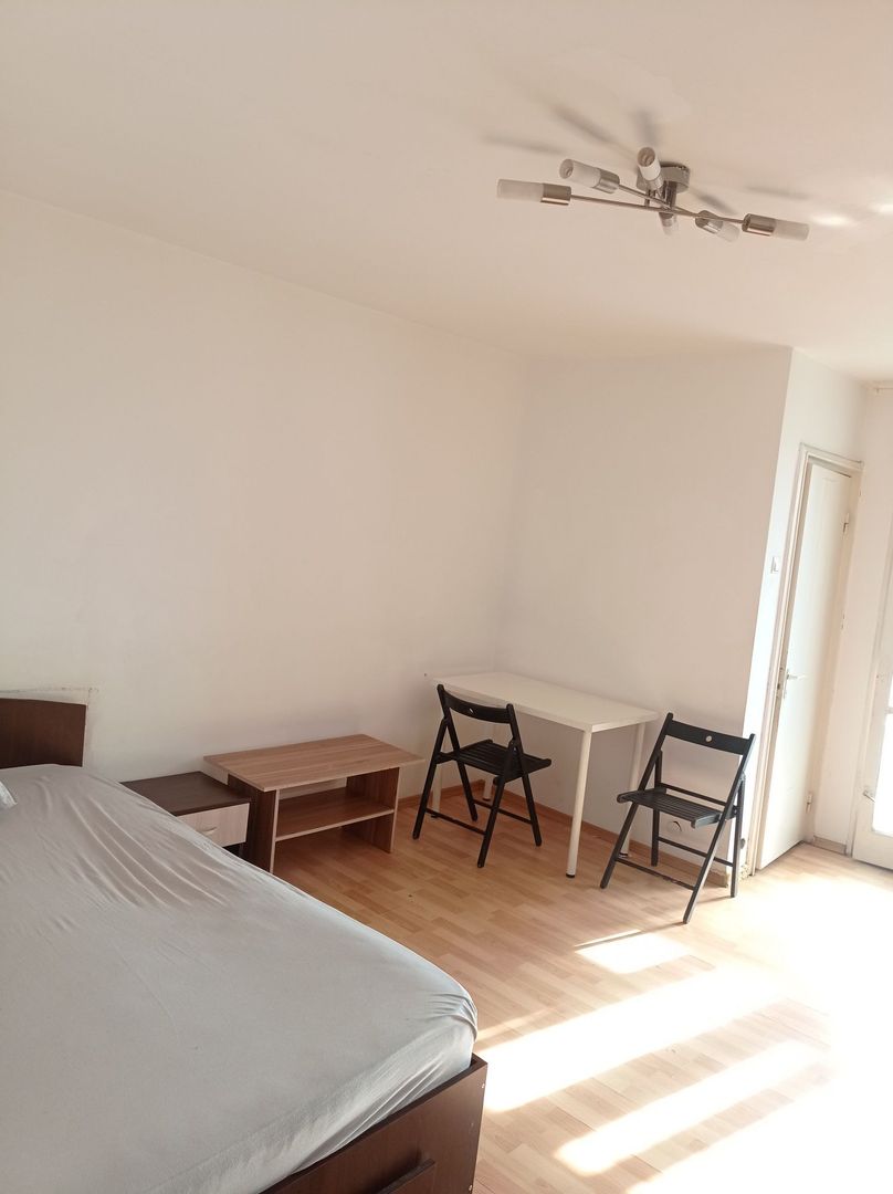 Garsonieră renovată, balcon închis, 50 m de metrou Costin Georgian - Poză 7