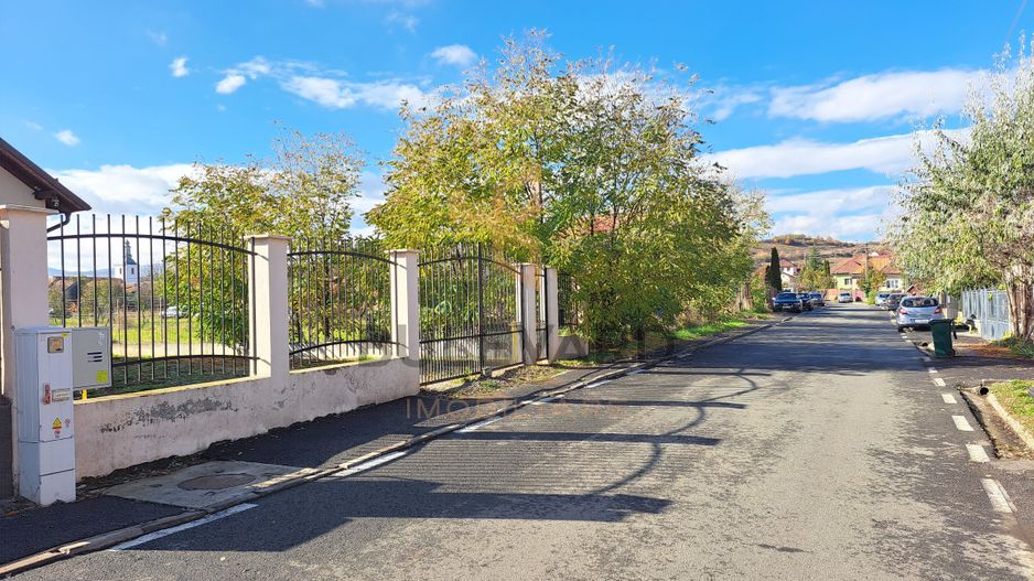 Casa noua + atelier 49 mp + teren 1030 mp! - Poză 2