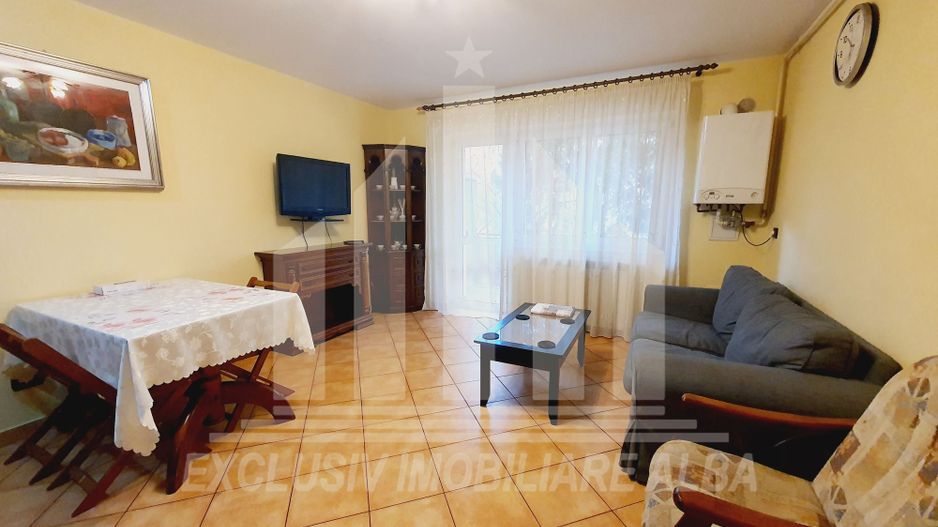 Apartament cu 3 camere de inchiriat, Cetate - Poză 2