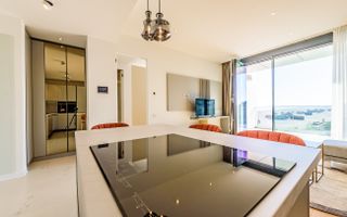Apartamentul de la Malul Mării – Eleganță Contemporană în Inima Stațiunii - Poză 12