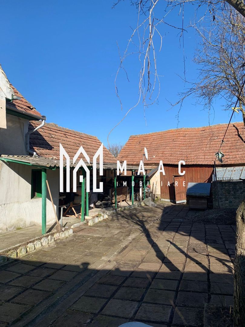 Casă tradițională cu potențial în inima Ardealului - Poză 3