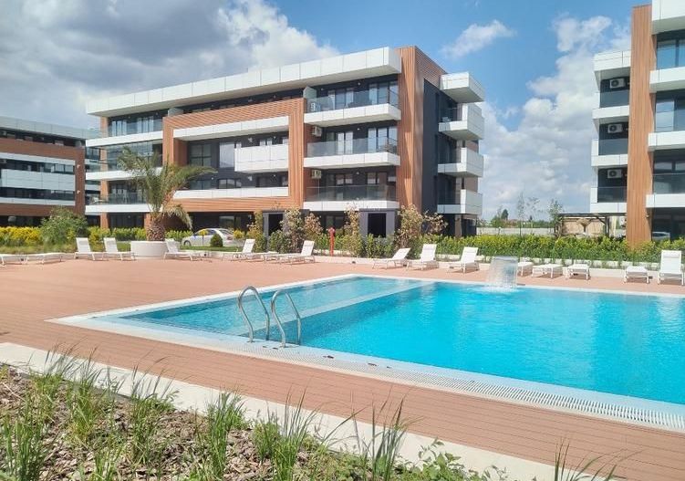 Apartament 2 camere lux, piscină, grădină, parcare suprateran - Poză 2