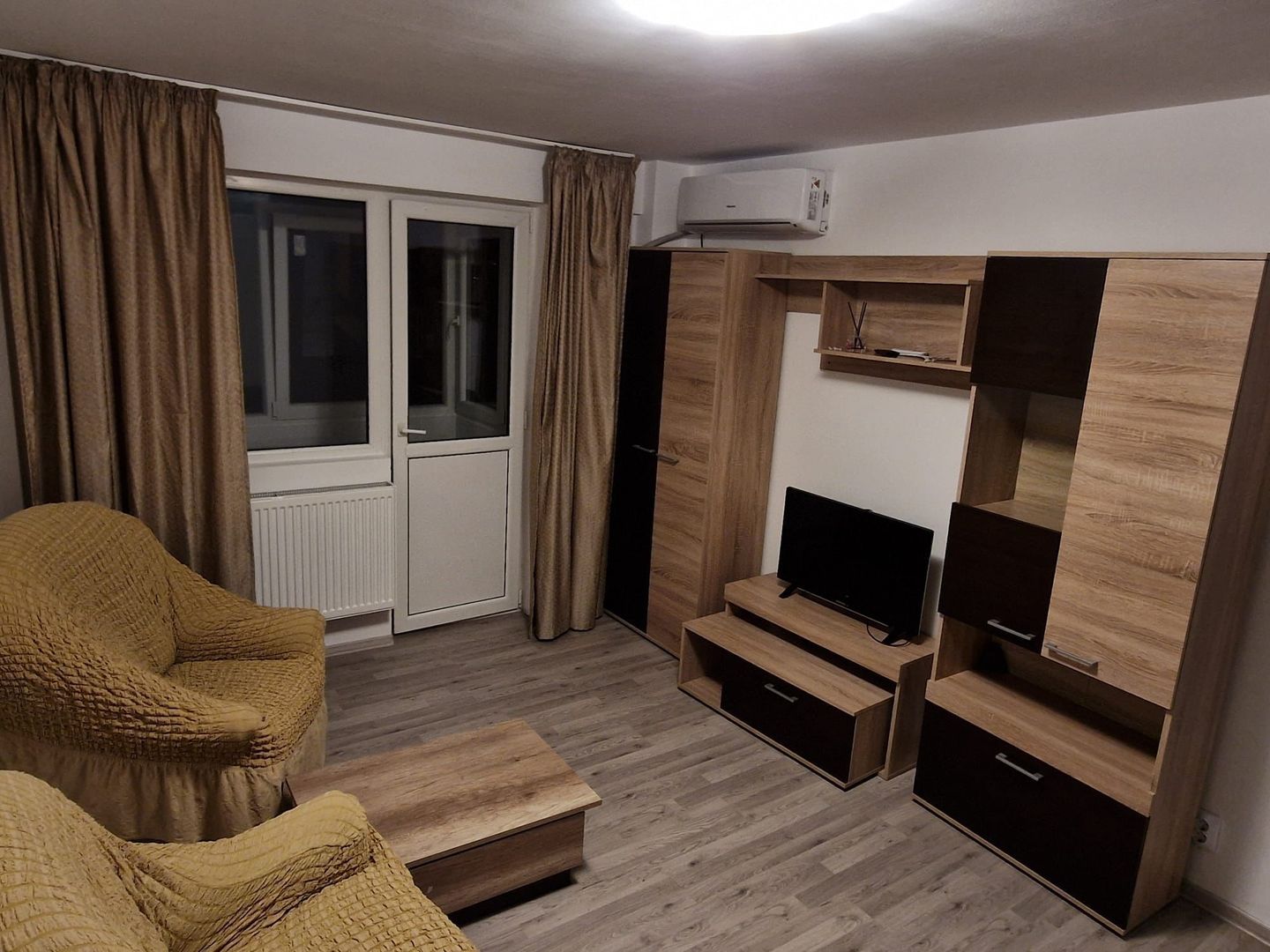 Apartament 2 camere. Decomandat. Renovat. Mobilat. Huedin, Straja. - Poză 1