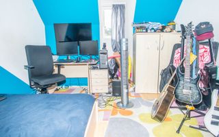 15 Noiembrie, apartament la mansardă - Poză 2