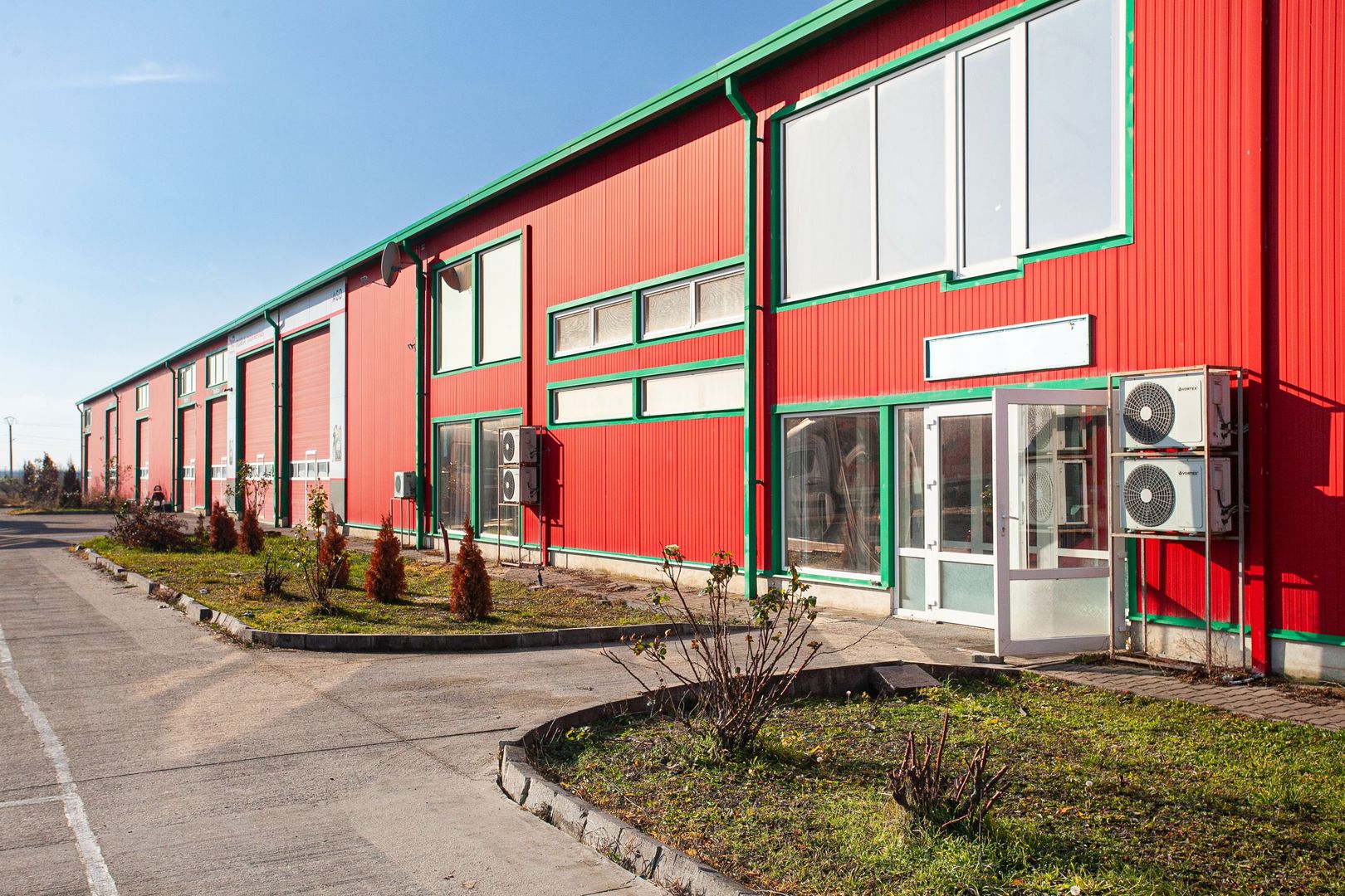 Hala atelier mecanic Horia Arad – Acces Direct la DJ709 - Poză 1