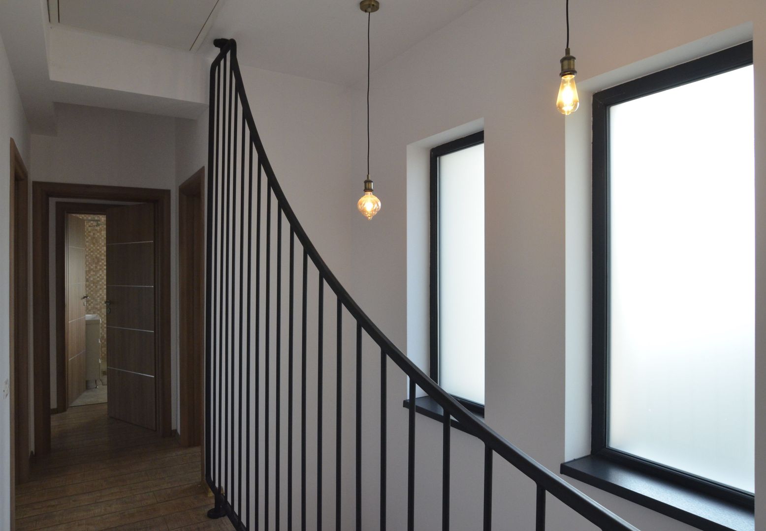 Inchiriem vila spatioasa singur in curte zona Tunari - Poză 23