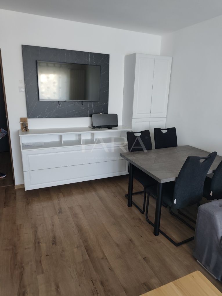 Apartament cu 4 camere, 70 mp, 3 dormitoare, 2 balcoane, La Terenuri. - Poză 2