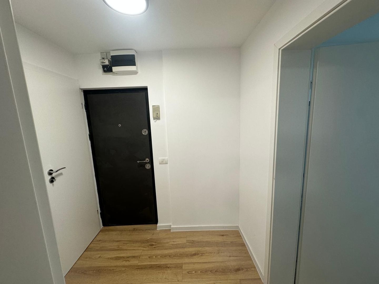 Apartament cu 2 camere complet renovat, prima inchiriere - Drumul Taberei - Poză 7