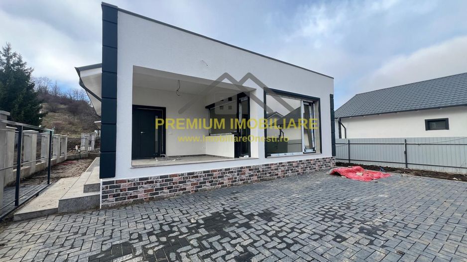 Casa Individuala de vanzare Onesti - Poză 1