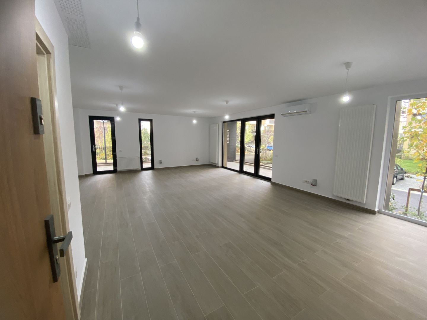 Spațiu comercial / Birouri de închiriat în Urban Plaza | Predare imediată - Poză 1