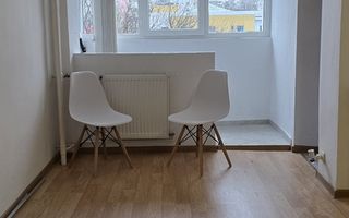 Garsonieră Piata Miniș, etaj 3, mobilată complet, bloc reabilitat - Poză 5