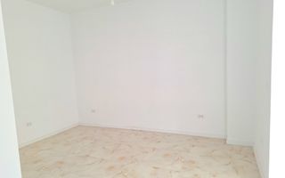 Spatiu birouri renovat modern central - Poză 4