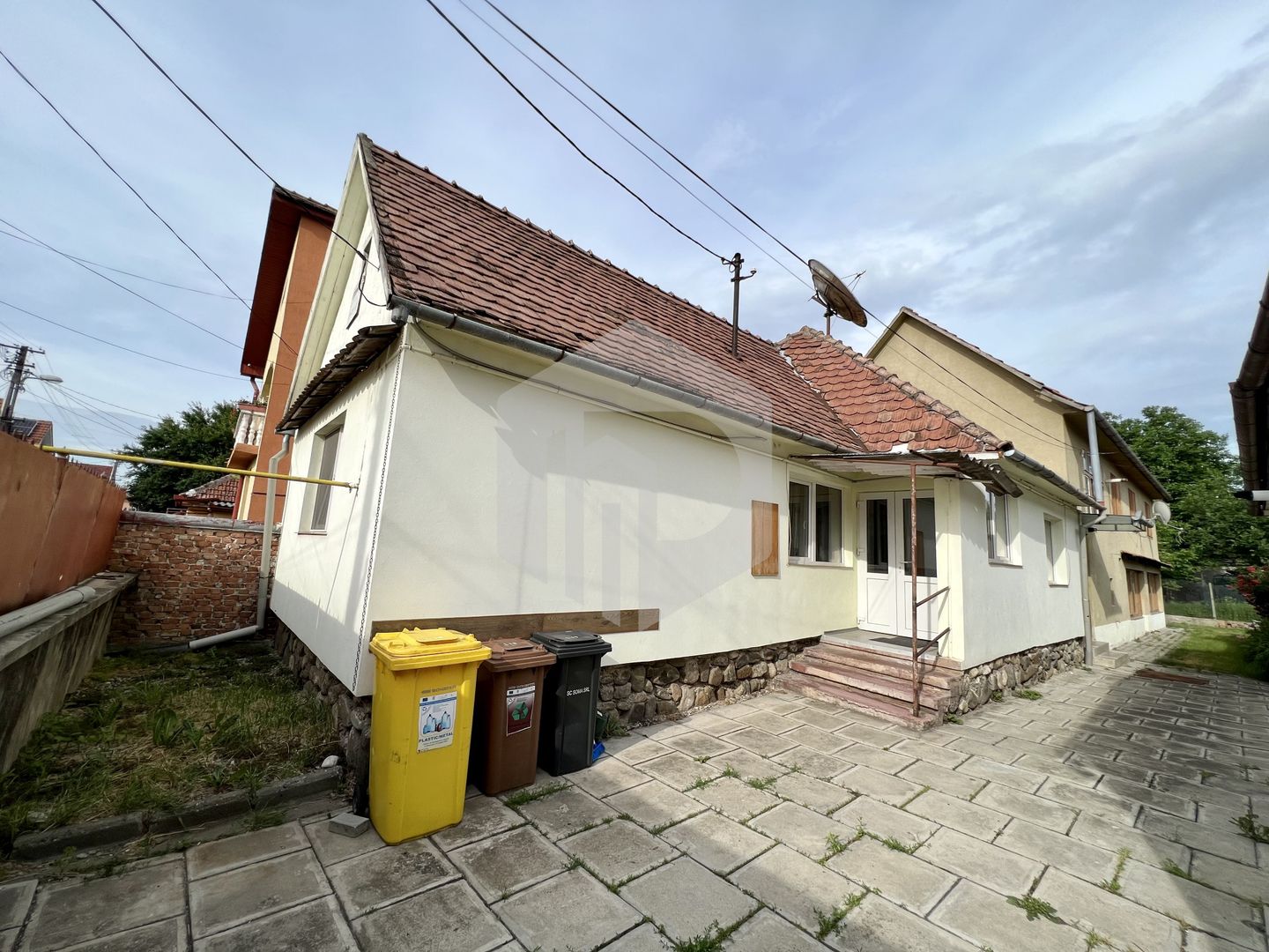 Casa individuala+ curte. Zona Lazaret/Balanta/ 3 Apartamente - Poză 1