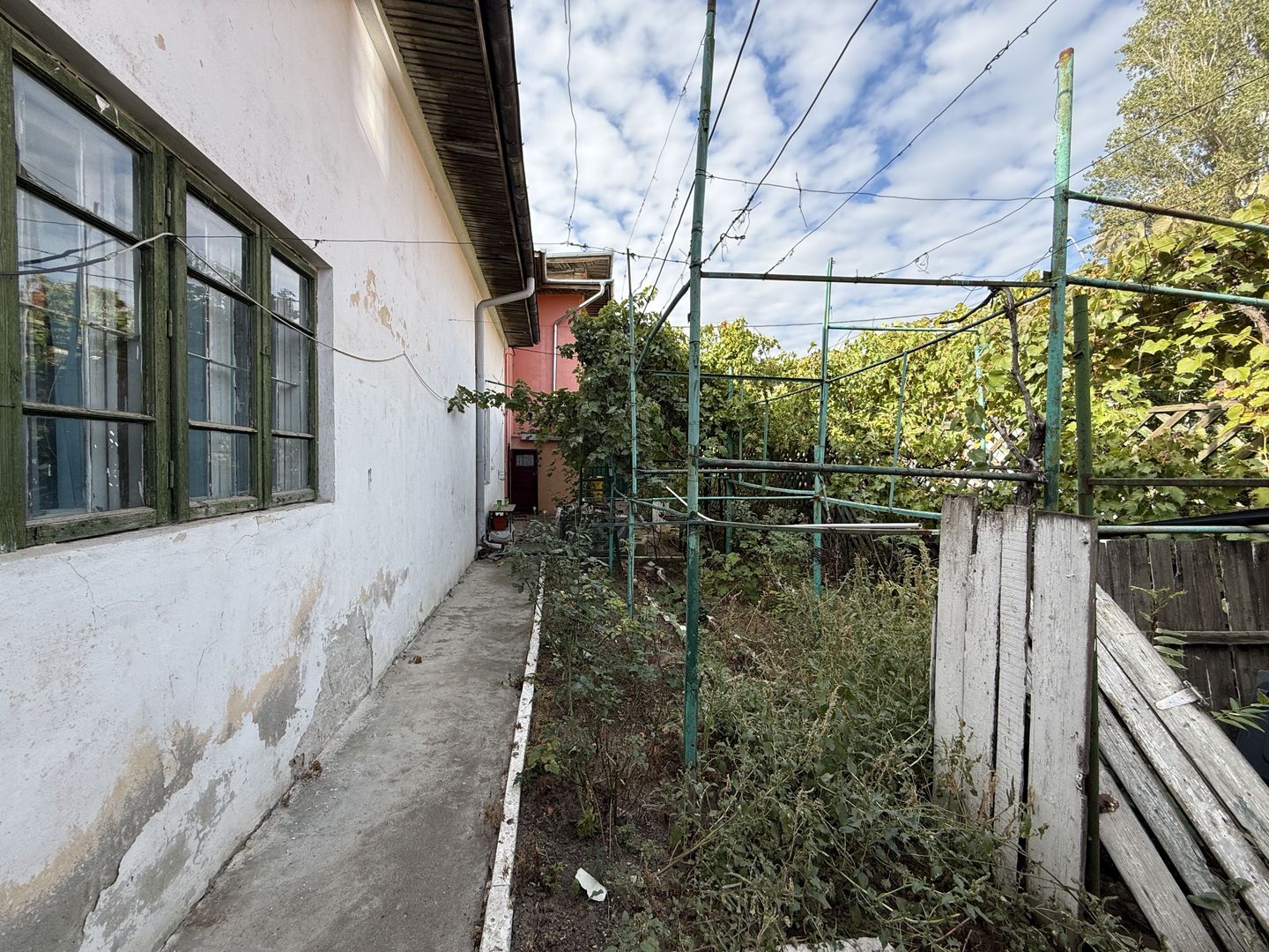 De vanzare apartament de 94MP cu curte de 90 MP - Poză 17