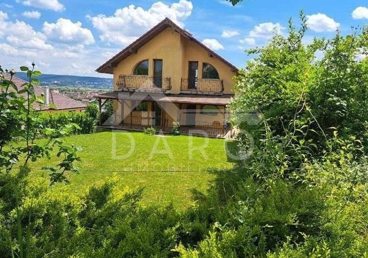 Casă de vânzare, teren 1040 mp - Poză 1