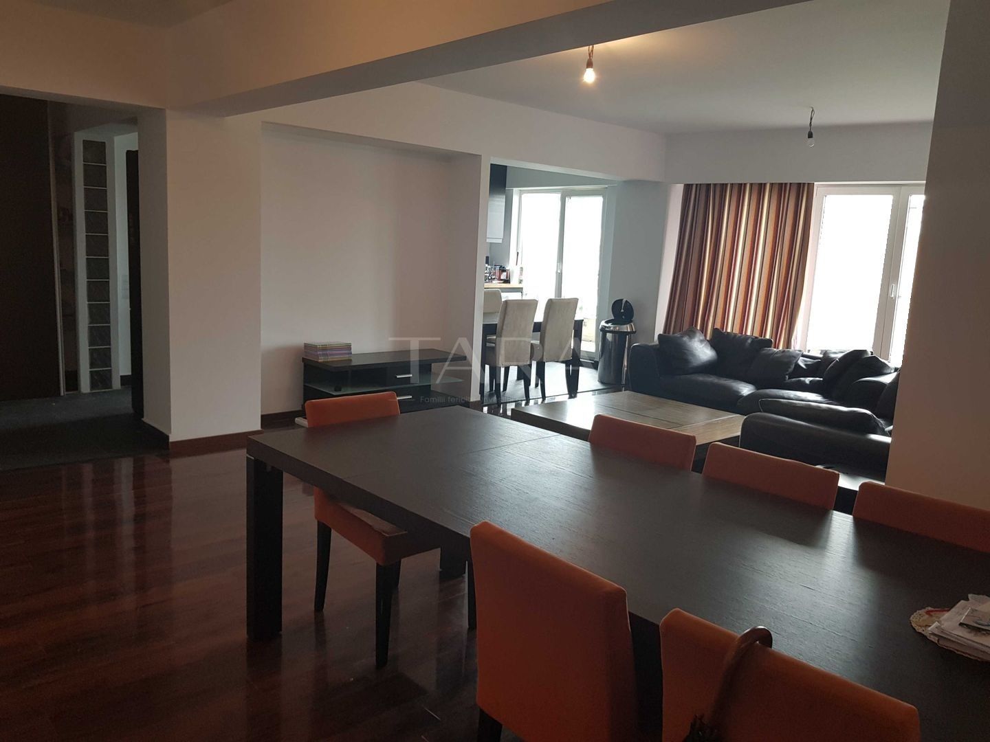 Apartament 3 camere și priveliște superbă în Plopilor, lângă Parcul Rozelor - Poză 1