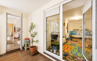 Casă spațioasă cu 8 camere, teren generos, oferă libertate și confort - Poză 15