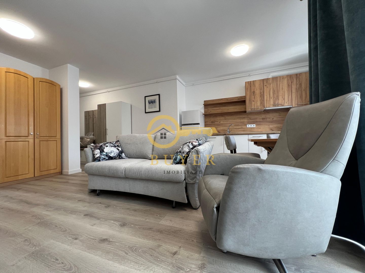 Apartament cu 2 cam si balcon complet mobilat si utilat- lift si boxa - Poză 3