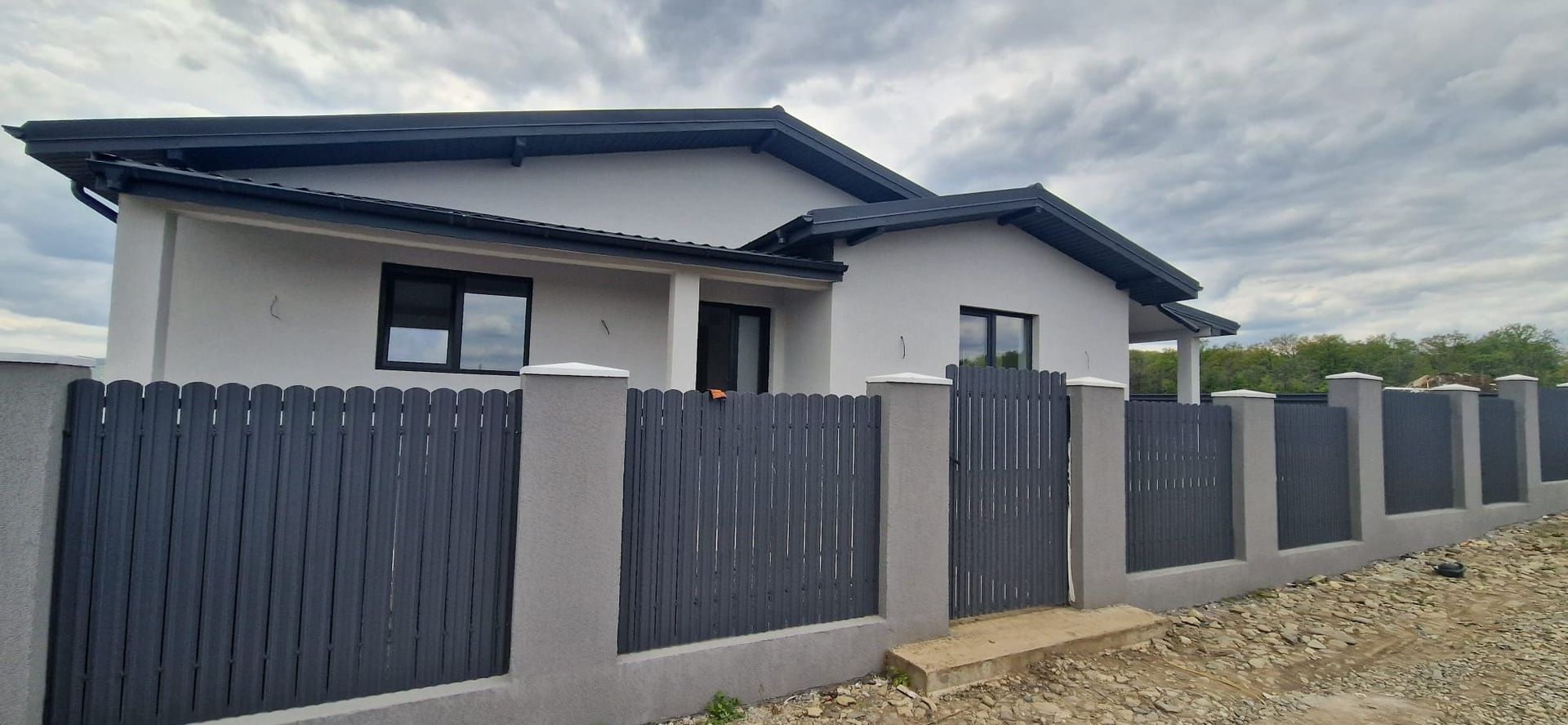 Casa plan parter 3 camere 70 mp/teren 400 mp Ciurbesti 149000 euro - Poză 1