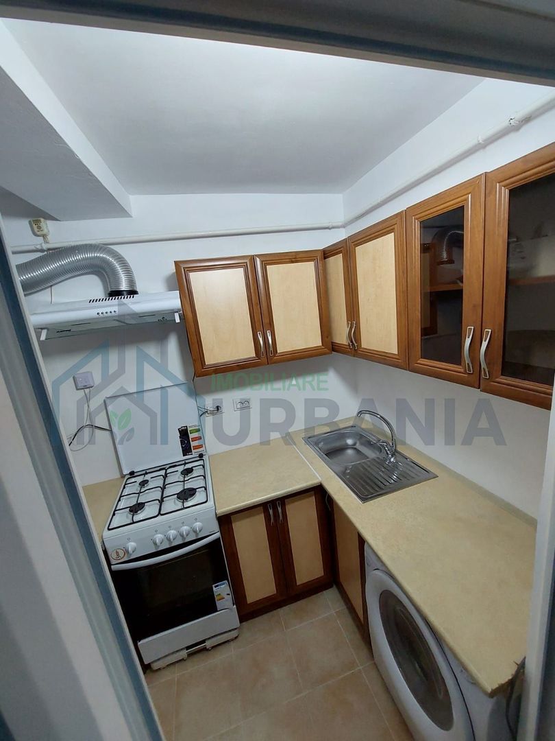 Apartament 3 camere, renovat complet, mobilat și utilat, lângă Colegiul Național „Mihail Sadoveanu”, Pașcani, cu pod pe toată suprafața - Poză 7