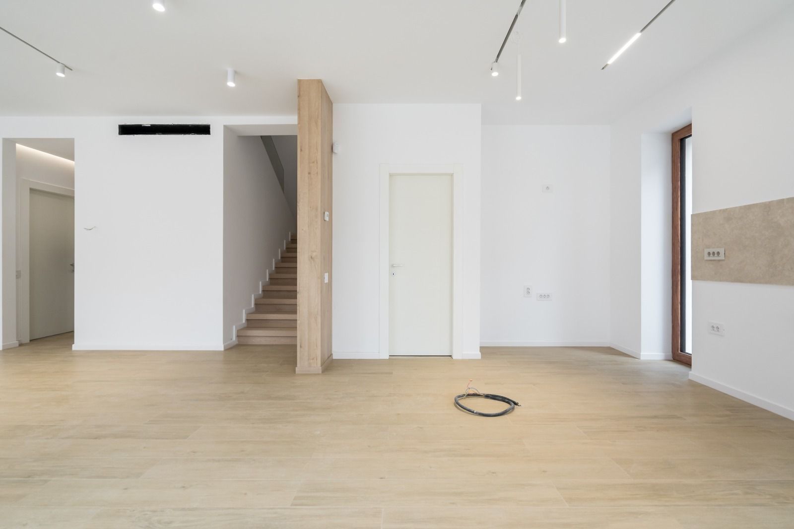Vila Exclusivista Voluntari Arhitectura Moderna 320 mp utili - Poză 3
