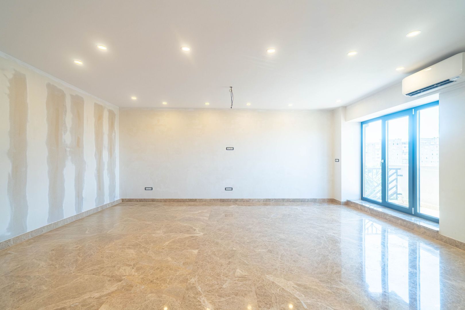Apartament 2 camere complet renovat, lângă Kaufland și Lidl - Poză 2
