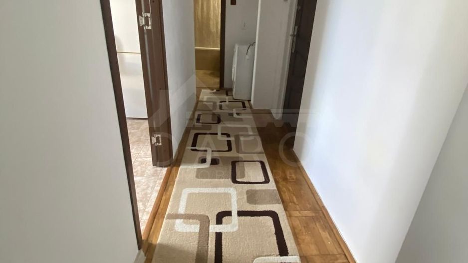 Închiriez  apartament cu 2 camere - Poză 1