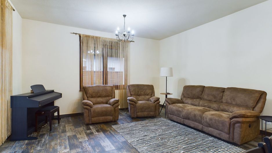 Casă modernă cu piscină încălzită în zona Tivoli - Poză 8