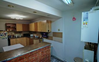 Corp de casa 4 camere zona Nicopole,curte comuna cu 1 familie. - Poză 3