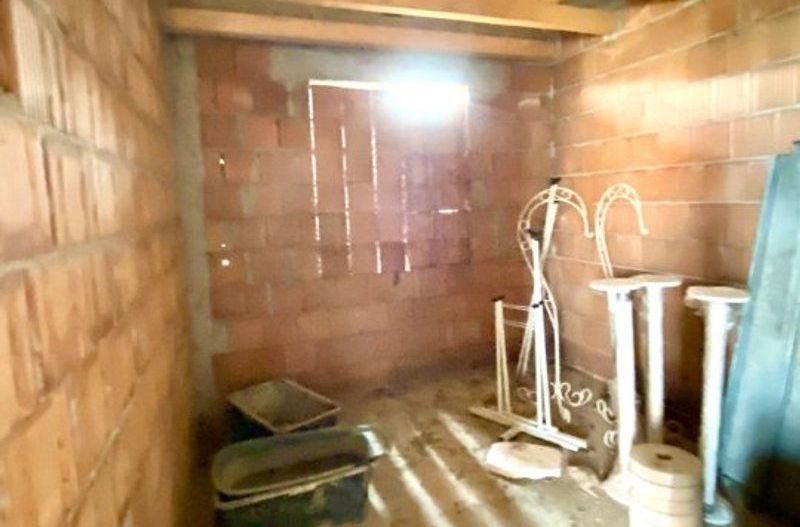 Casa la roșu în Izvin - Poză 6