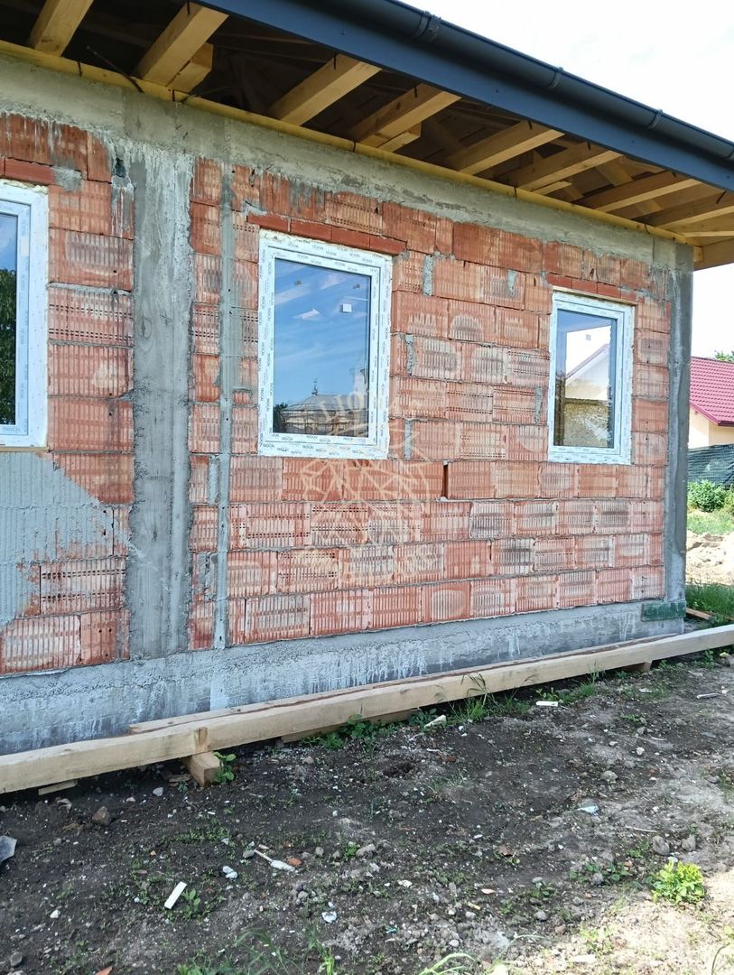 Proiect Casa 5 camere+garaj la rosu 44 mp-teren 553mp-Holboca - Poză 3