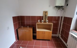 Casa mica, tip studio, centrala si curte proprie, 700 m distanta metrou Iancului - Poză 6
