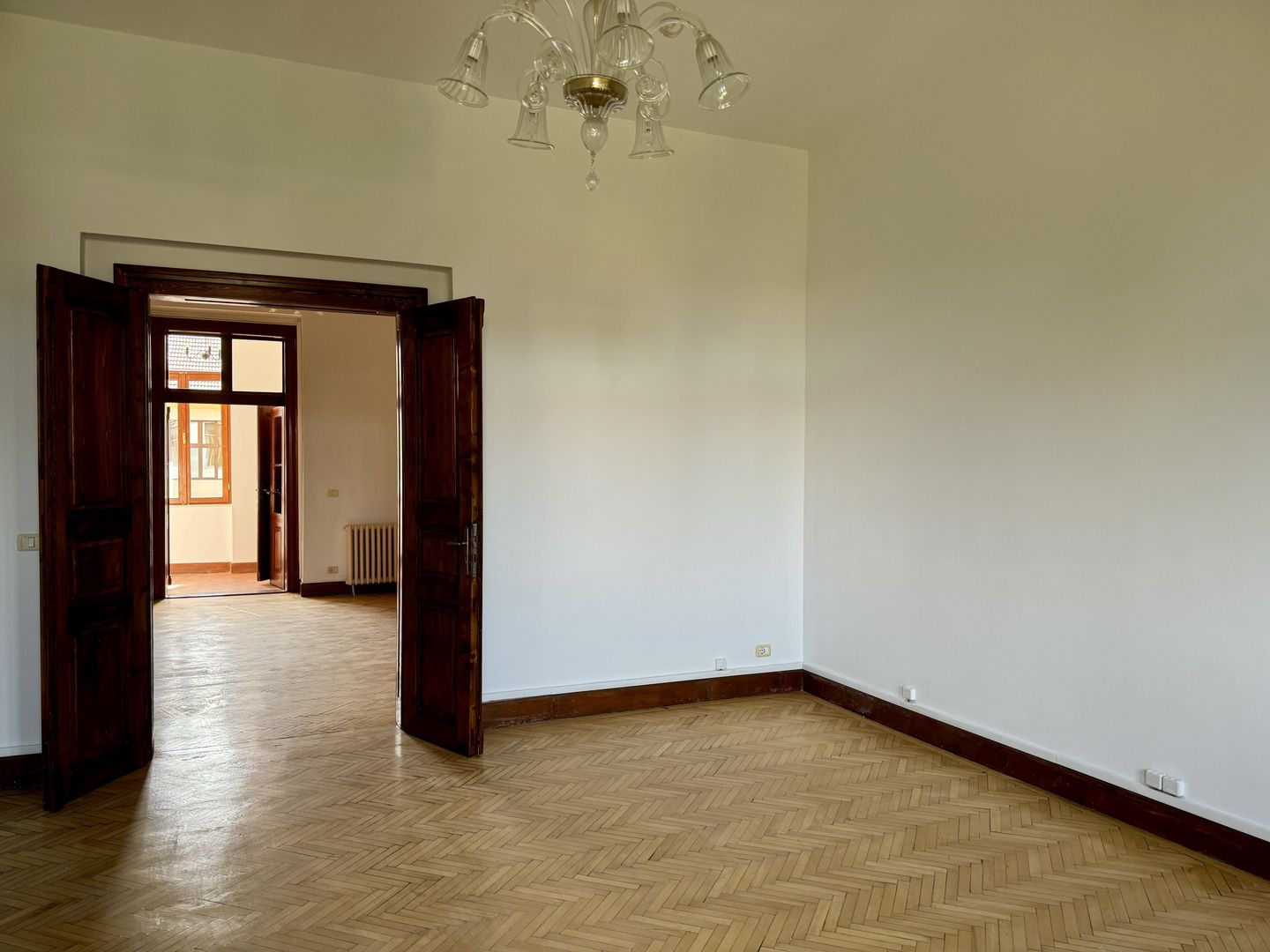 Apartament in clădire istorică P-ta Plevnei cu vedere parc - Poză 13