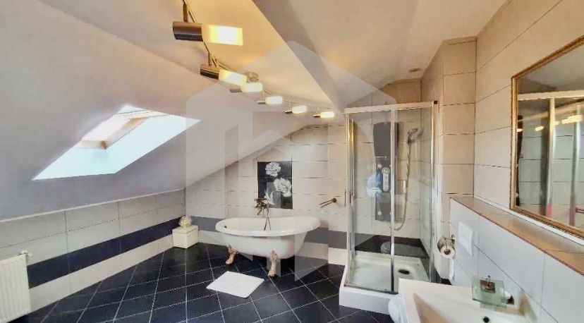 Penthouse  cu 4 camere pe două nivele în zona Strand - Poză 2