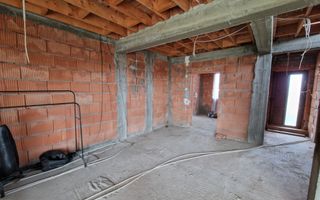 Casa individuala impartita in 2 apartamente | Ianova - Poză 9