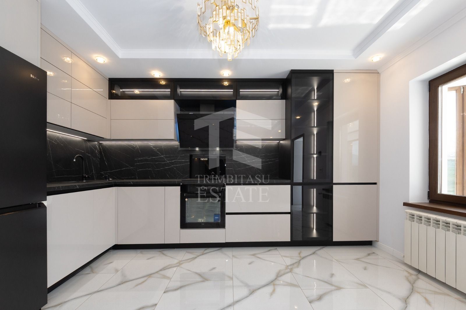 Sacele-Casa 6 dormitoare + 4 bai teren 979 mp. - Poză 4