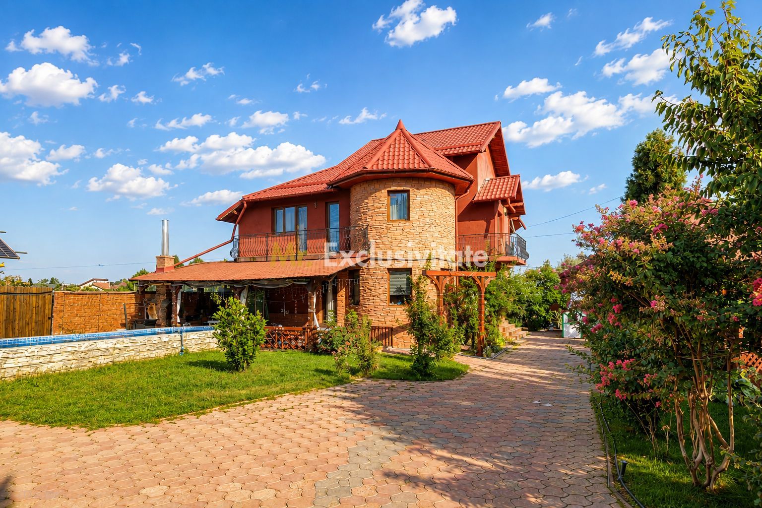 Vilă individuală cu 5 camere, piscină și curte generoasă | Mogoșoaia - Poză 1
