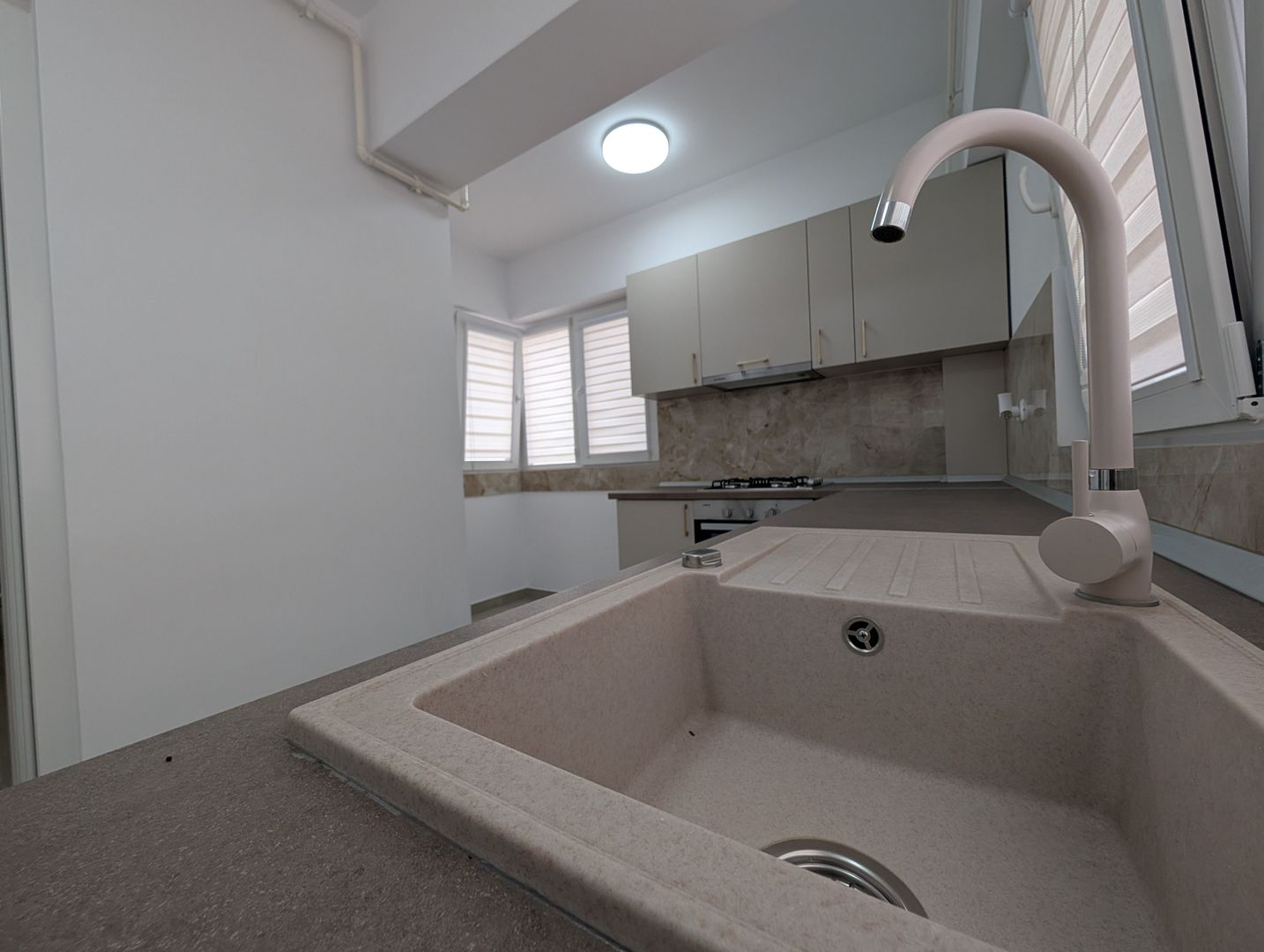 Apartament nou, 2 camere, mobilat/utilat premium + parcare subterană - Poză 16