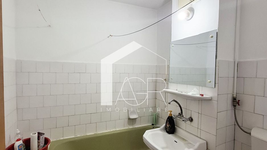 Apartament cu 3 camere, decomandat, Piata Mihai Viteazu - Poză 12