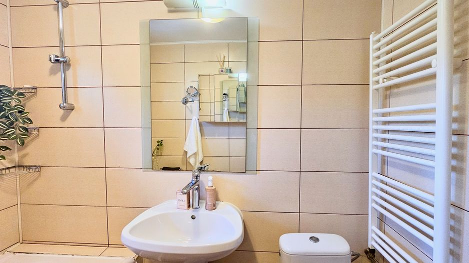 Apartament etaj intermediar, luminos, centrală proprie, fereastră la baie - Poză 14