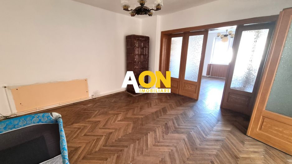 De vanzare casa 5 camere, 1092mp teren, Vintu de Jos - Poză 4