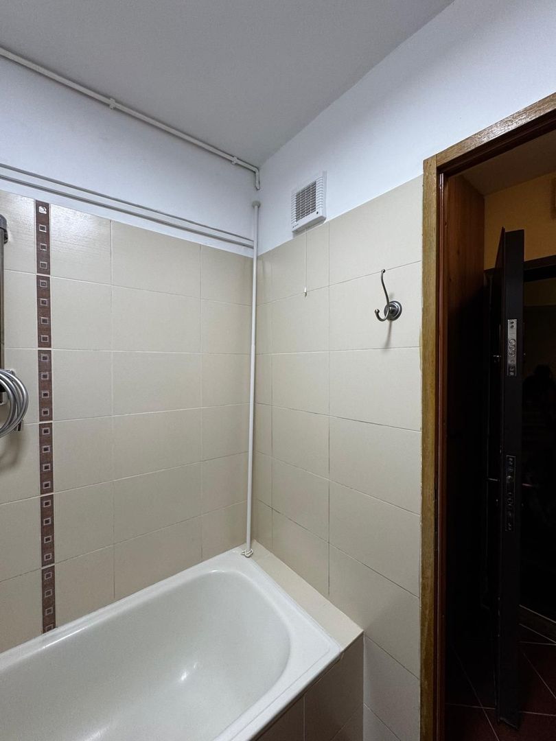 Garsoniera Centrul Civic bloc de apartamente - Poză 16