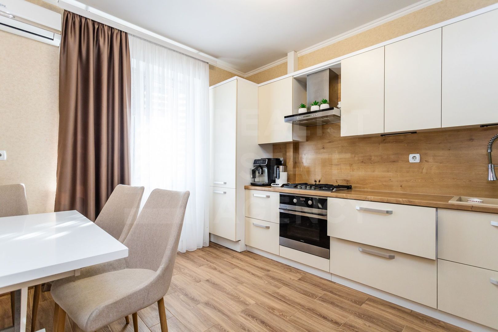 Vânzare, apartament, 2 camere, str. Renașterii Naționale, Râșcani. - Poză 1