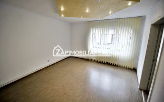 Spatiu birouri 4 camere, 2 băi,100 mp. zona centrală - Poză 1