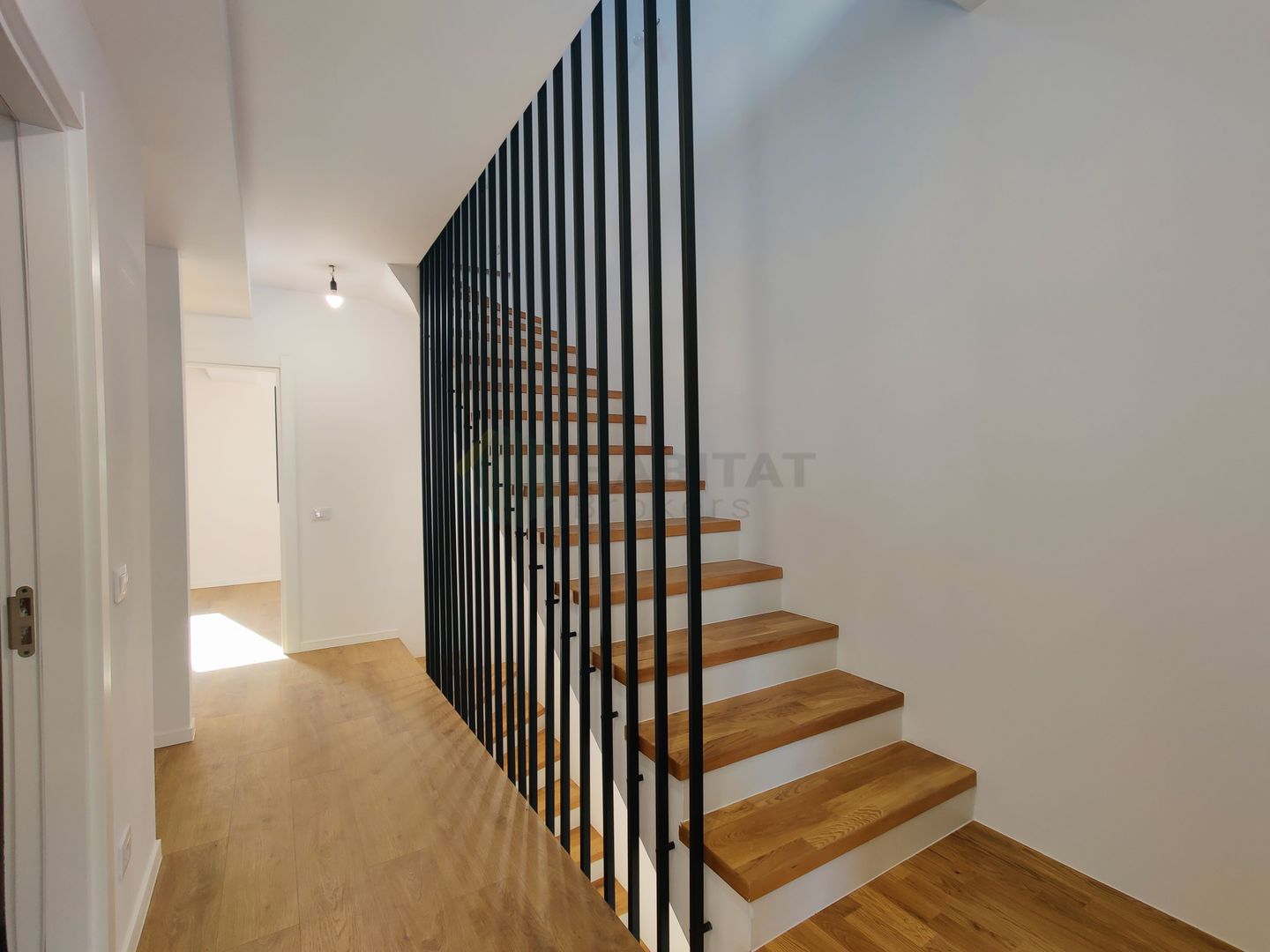 Apartament cu gradina proprie, doua locuri de parcare, gata de mutat - Poză 16