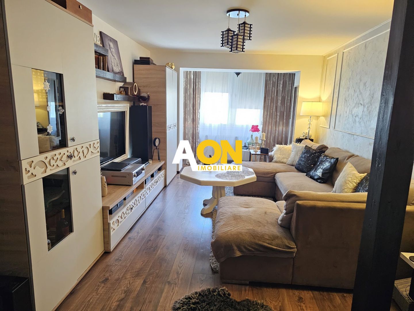 Apartament 3 camere, Cetate, etaj intermediar - Poză 1